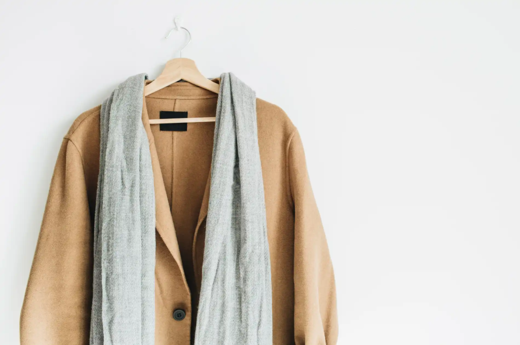 Winter Capsule Wardrobe: Mantel und Schal